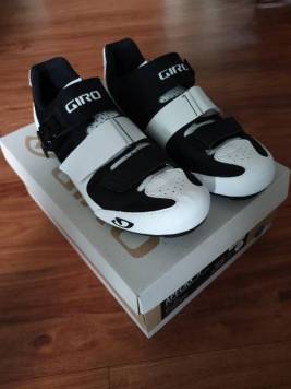 giro_apeckx_ii_size_42_1594801711_ac5d35ca_progressive.jpg